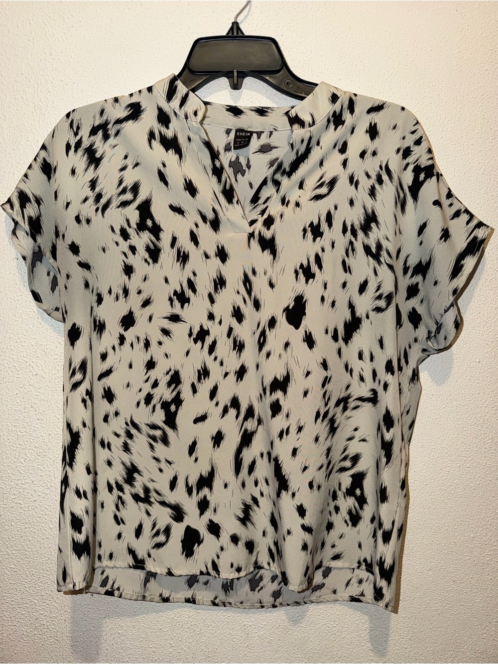 SHEIN Black and White Animal-Print Short-Sleeve V-Notch Blouse